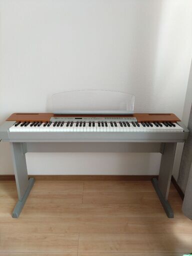 YAMAHA　電子ピアノ　P120