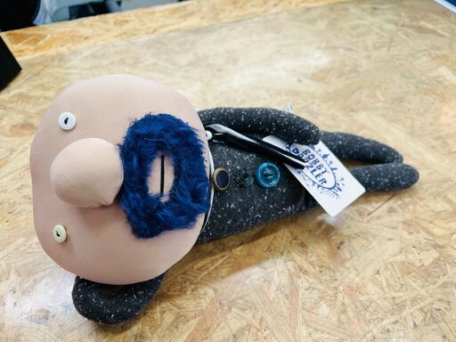 Bobby Dazzler｜ボビーダズラー おじさん（寝転んでます・ヒゲ濃いめ