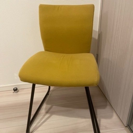 ニトリダイニングチェアイエロー (くる) 尾山台の椅子《ダイニング