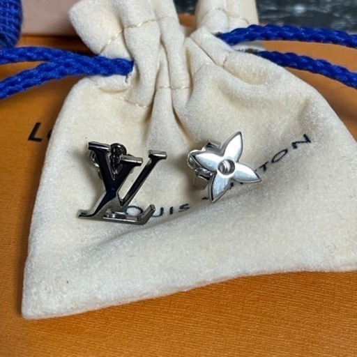 ルイヴィトンピアス・LV インスティンクト定価70,000円！