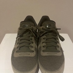 NIKE ナイキ　スニーカー　中古品