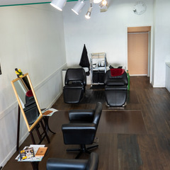 オープニングスタッフ急募！白髪染め専門 美容師 カラーリスト募集！日曜休み！完全シフト制！カット、ブロー、セットはありません！の画像