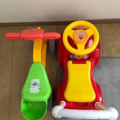 【2コセット】アンパンマンのくるまとバイク　乗用玩具　車の画像