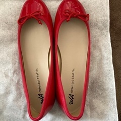 赤いバレエシューズ