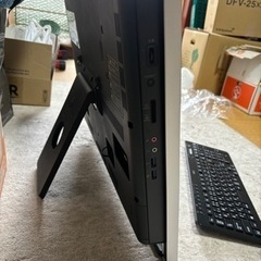 NECのパソコンとキーボードの画像