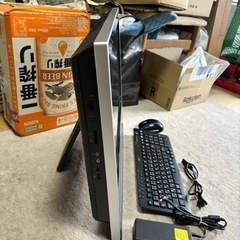 NECのパソコンとキーボードの画像