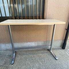 ハイテーブルとハイチェアーのセットの画像