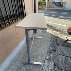 ハイテーブルとハイチェアーのセットの画像