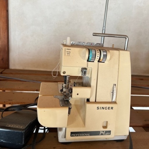 ロックミシン　シンガー　14U811