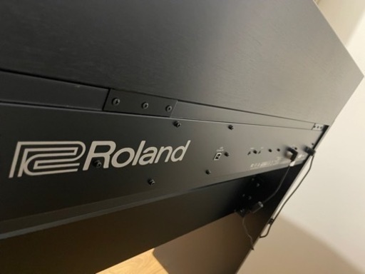 Roland F-140R電子ピアノ　88鍵盤椅子付き 黒木目調仕上げ