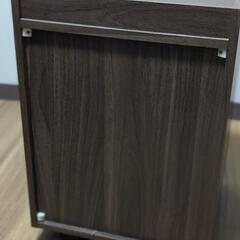 木目調サイドテーブルの画像