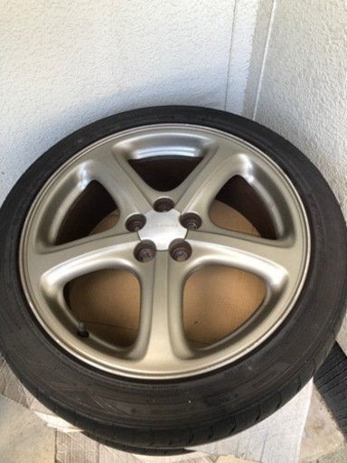 タイヤ　（ホイール付き）4つ