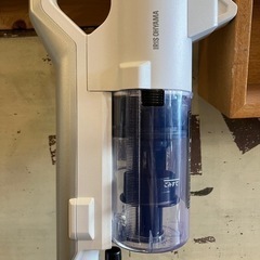 《売約済》IRIS OHYAMA アイリスオーヤマ 掃除機 SCD-120P 2022年製 充電スタンド付き 美品 【在庫3→0点】 🚚運搬無料エリア有 / 品川区リサイクルショップ　🪜Lumberroom (ランバールーム) / 武蔵小山パルム 戸越銀座 隣接🪜の画像