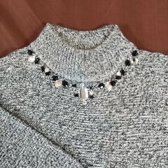レディース✻ニット　グレー　首元キラキラセーター✻サイズМ　難ありの画像