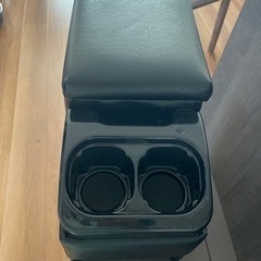 ヤリスアームレストとその他の画像