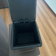 ヤリスアームレストとその他の画像