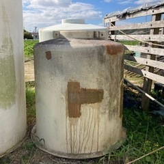 貯水タンク1トン