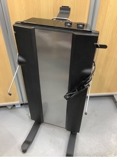 ＊【動作品】TOSHIBA 東芝縦型ズボンプレッサー 電気プレス器 HIP-T100 2015年製 スタンド型 パンツプレス