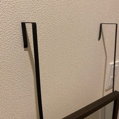 壁にかけられる全身鏡の画像