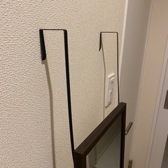 壁にかけられる全身鏡の画像