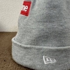 supremeニットの画像