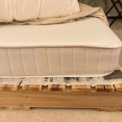 【セットで無料！】シングルサイズマットレスと、木製パレット×2つ！