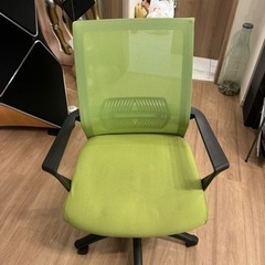 リクライニング付きのチェア差し上げます。