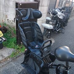 262🔵🔴🟢お子様土日もと土足のままご試乗可能です。ブリヂストン、ヤマハ共同生産モデル、  🌕️２０インチ、チャイルドシート、３人乗り、２人乗り、１人乗り、電動アシスト自転車  🟢バカ良心的な電動自転車屋🔴土日もお子様と土足のまま、ご試乗可能です。  🔴安心の無料保証；点検サービス付き🟢バカ良心的な中古電動自転車屋です。  🌈　電動自転車・リサイクル専門店　🔵　ご試乗をしてから、ご購入できます。  🔵後ろチャイルドシートをかごに変更して、１人乗りにもできます。  🔴バッテリーは新品の画像