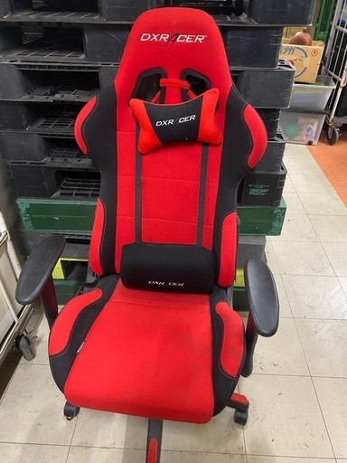 DXRACER ゲーミングチェア　赤