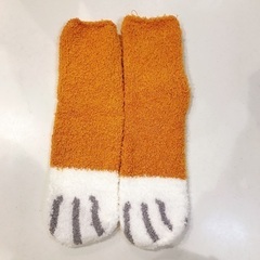 新品未使用　もこもこ靴下　ねこあしソックスの画像