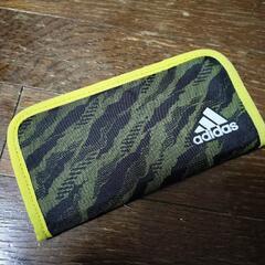 アディダス　財布