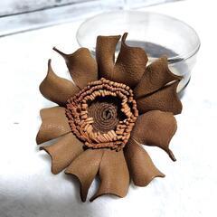 美品♡コサージュ   ブローチ♡ 本革