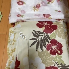 ハイビスカス柄　ハワイアン　レースカーテン&カーテン　4枚セット