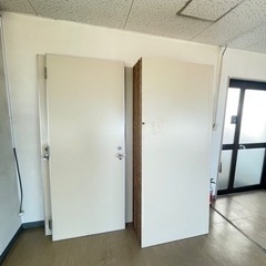 【決まりました！】無料！大量！パーテーション➕扉もあり！レールや留め具などフルセット！　オフィスやテナントに。の画像