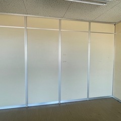 【決まりました！】無料！大量！パーテーション➕扉もあり！レールや留め具などフルセット！　オフィスやテナントに。の画像