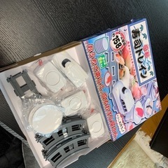 寿司トレイン　回転寿司　回転　トレイン　福岡　田川　みやこ町　回転寿司トレイン お家で回転寿司 クリスマス 回るお寿司屋さん 回転寿司 列車 家庭用 おもちゃ 受け皿6枚付 4両編成 プレゼント 回転寿司トレインの画像