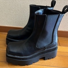 SLYのチェルシー ショートブーツ