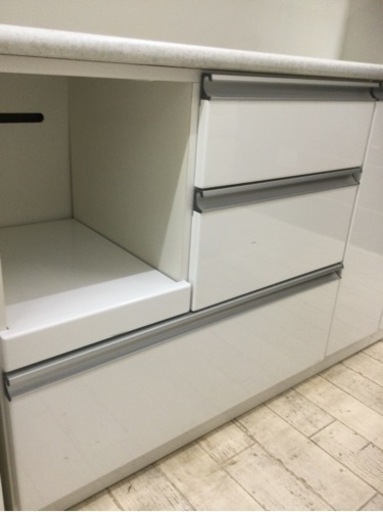 ✨値下げしました‼✨【✨お値段以上ニトリ❗️清潔感あります❗️シンプルデザイン❗️収納力❗️コンセント2箇所❗️✨】定価¥99,990