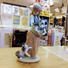 LLADRO 子猫をエプロンに