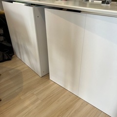 カウンター下収納の画像