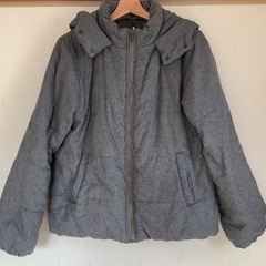 中古　レディース　アウター　M〜LLサイズ　フード付き　ジャケット　グレー　冬物　前ファスナー　中綿　防寒着の画像