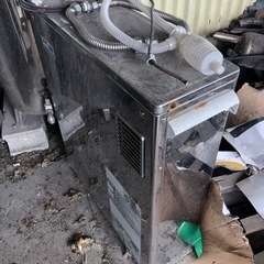 小型石油給湯器のジャンク品、鉄屑