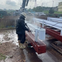 鋼材洗浄、レッカーの手元の画像