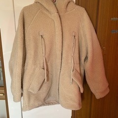 フード付きボアコートの画像