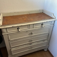 アンティークチェストの画像