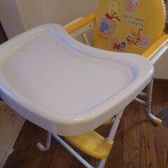 ディズニー　プーさんハイチェア　テーブル付き　ベビー用品