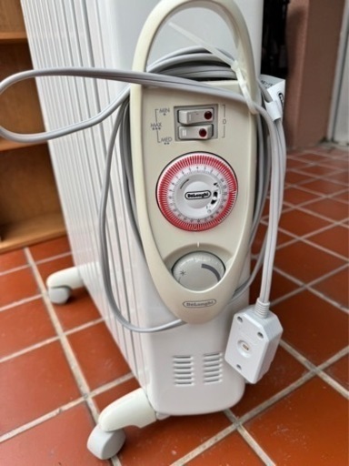 【値下げしました！】DeLonghi デロンギ オイルラジエターヒーター TRS1115EFS [ 4畳~10畳 ] No2561