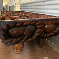 高級木彫りガラスローテーブルの画像