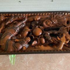 高級木彫りガラスローテーブルの画像