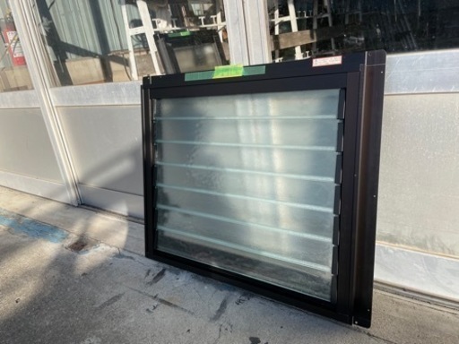 YKKAP社　ルーバー窓